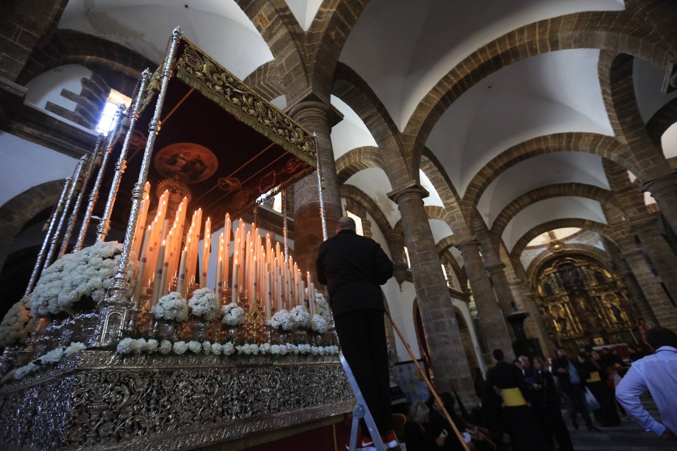 Cádiz disfruta del último día tranquilo de la Semana Santa